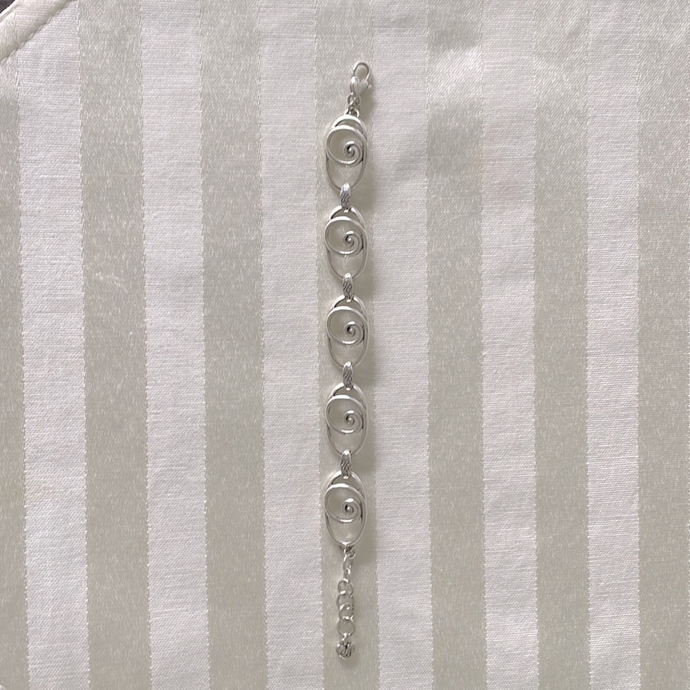 Beautiful Brighton swirl bracelet. 8” long.